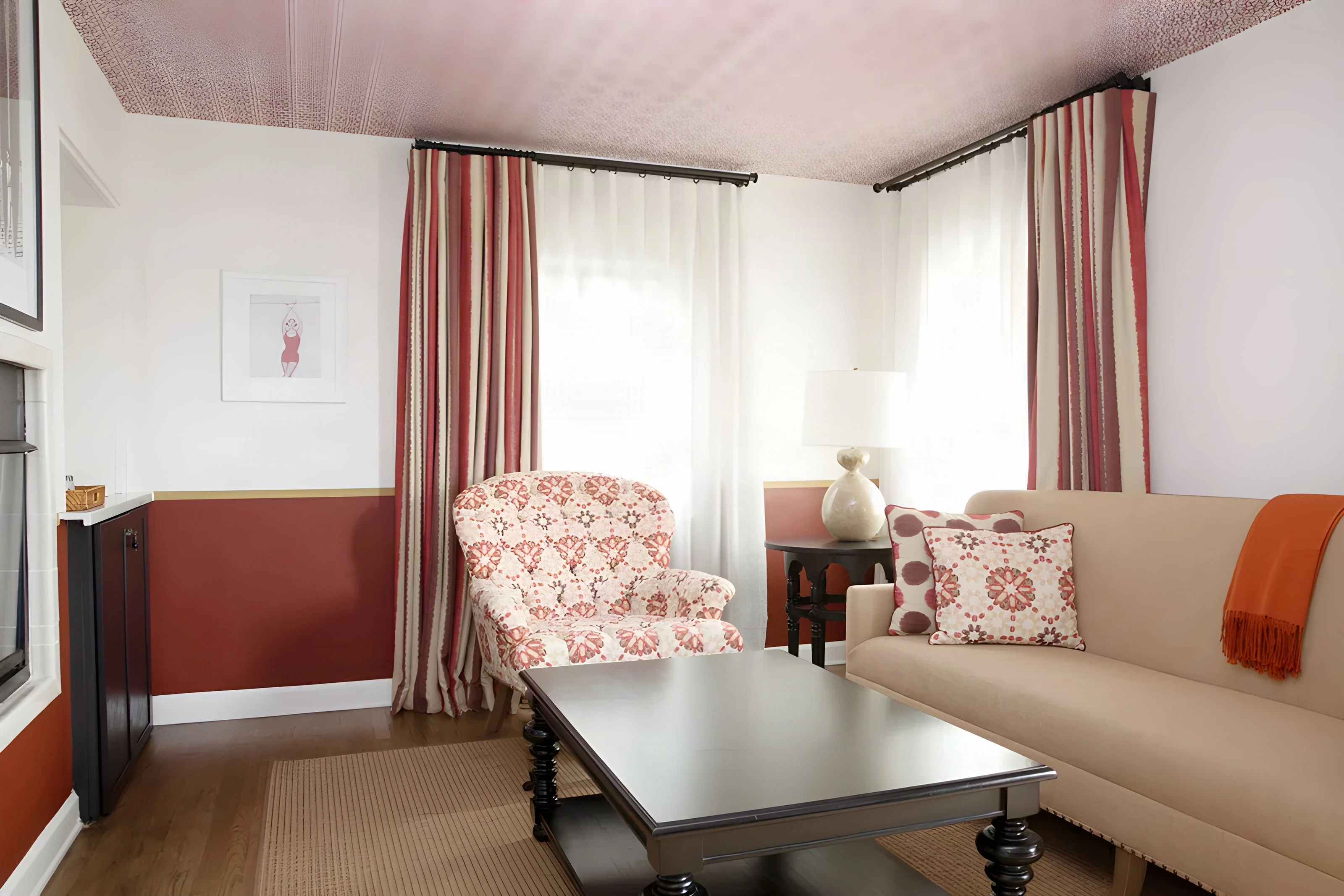 Suite sitting room with a beige sofa and dark coffee table at Casa Laguna